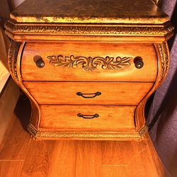  Very Nice  Night Stand And Chest Of Drawers