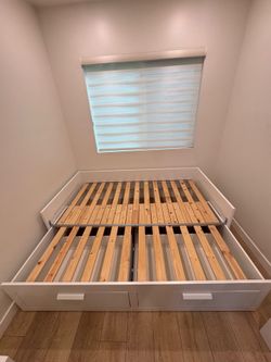 Day bed twin size (use as twin and queen)