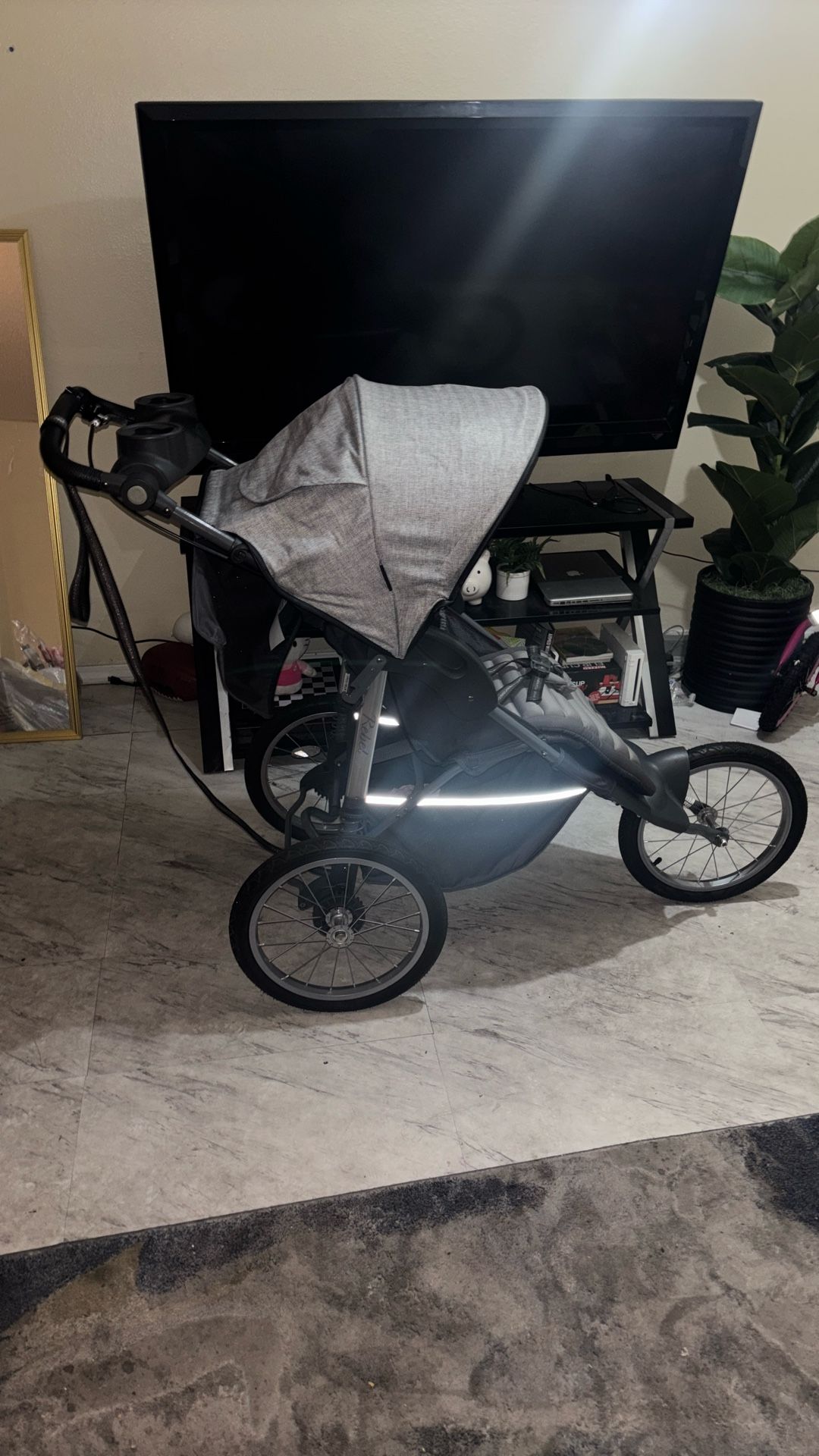 Rebel Jogging Stroller w| Memory Foam Seats
