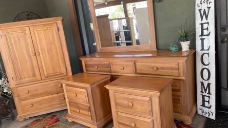 Gorgeous Brohills furniture set