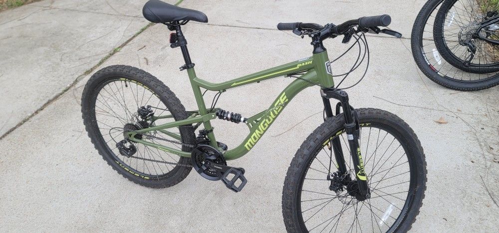 Mongoose Bash Suspension mountain bike, 21 speeds, 26-inch wheels, green

