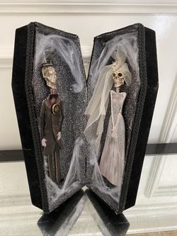 Gothic Skeleton Bride & Groom Coffin Shadow Box – Elaborate Halloween Decor