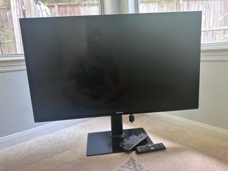 Samsung 36” TV adjustable stand, and wall mount. Also includes built-in Roku.