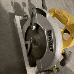 Dewalt Saw