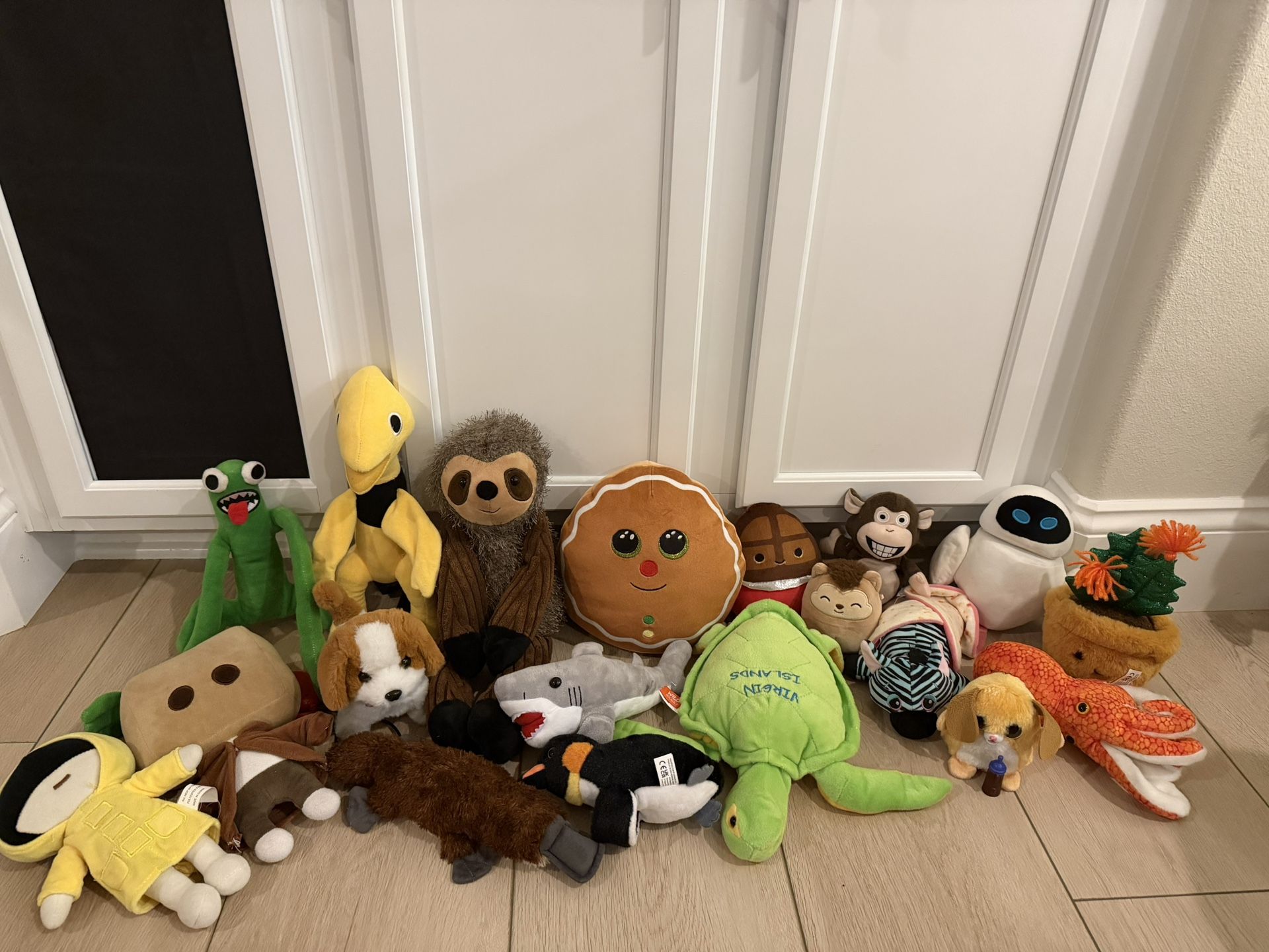 Random kids plushies lot