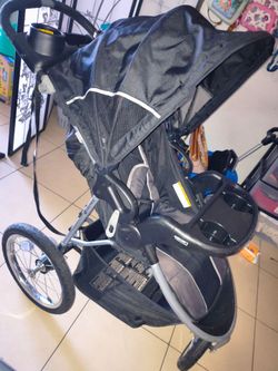 Baby trend carseat n stroller set