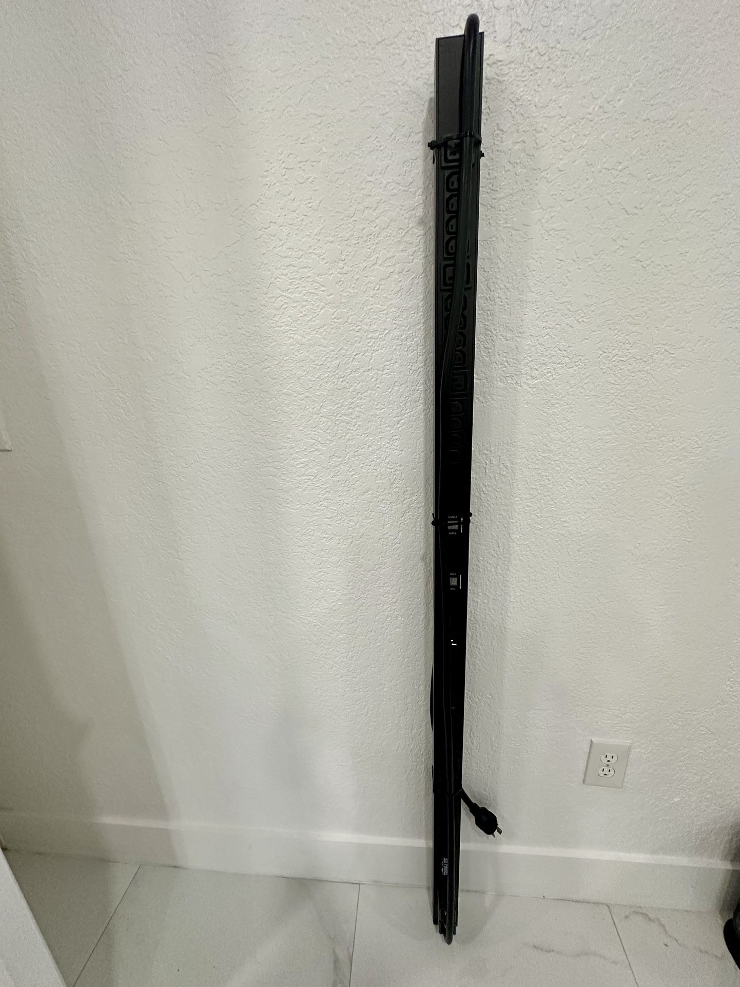 Tripp.lite Regleta de Corriente 30 Tomás Para Enganchar