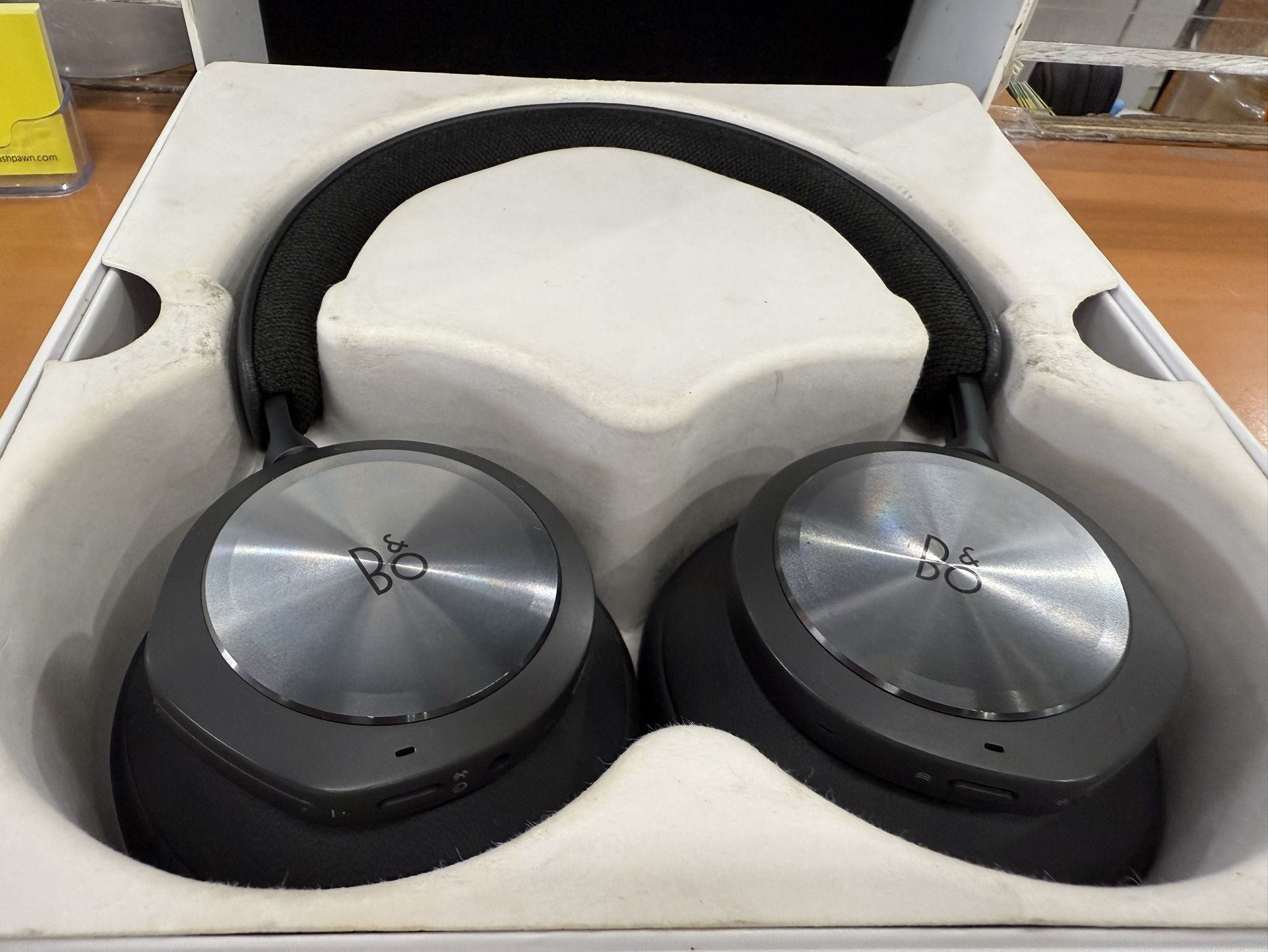 BANG & OLUFSEN HEADPHONES OLUFSE