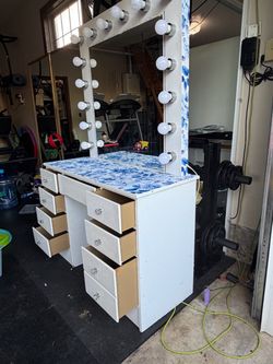 16 light make up vanity