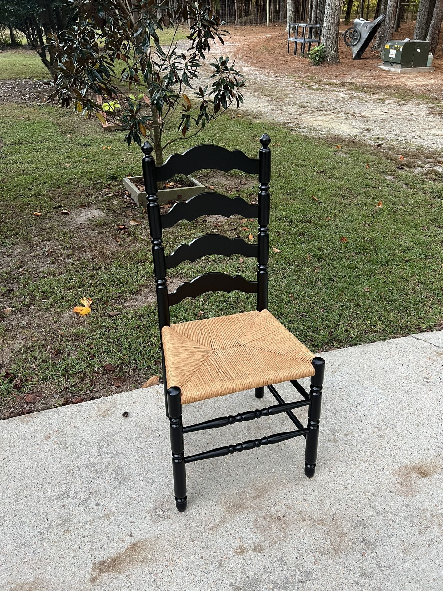 Beautiful Farmhouse Ladder Back Chair