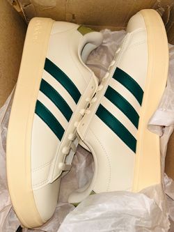 Adidas Grand court 2.0 Size 11M