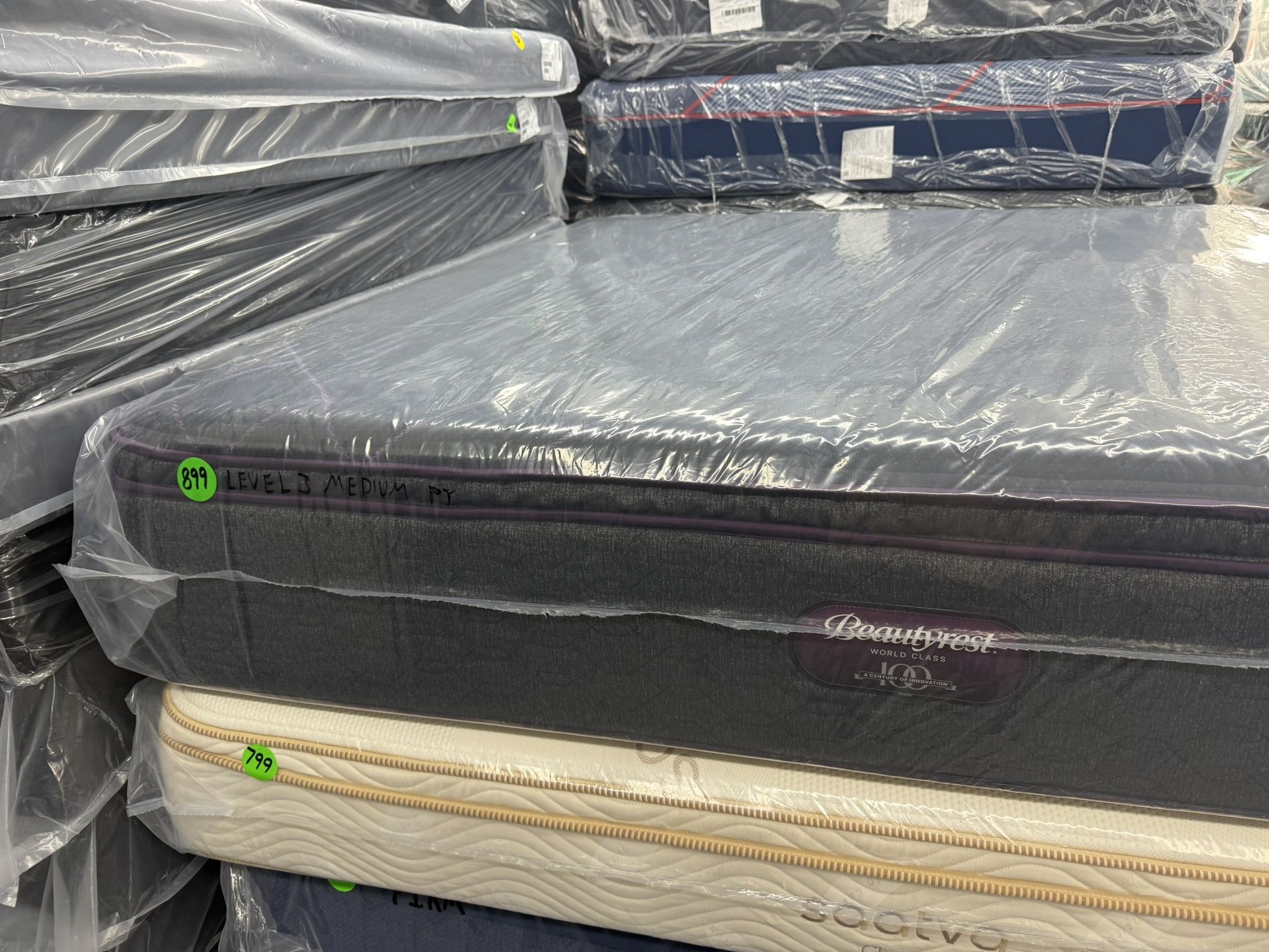 KING SIZE SIMMONS BEAUTYREST WORLD CLASS LEVEL 3 (MEDIUM) PILLOW TOP MATTRESS & BOX SPRINGS BED SET