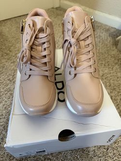 Aldo Size 9 High-Top Sneakers in Blush Pink