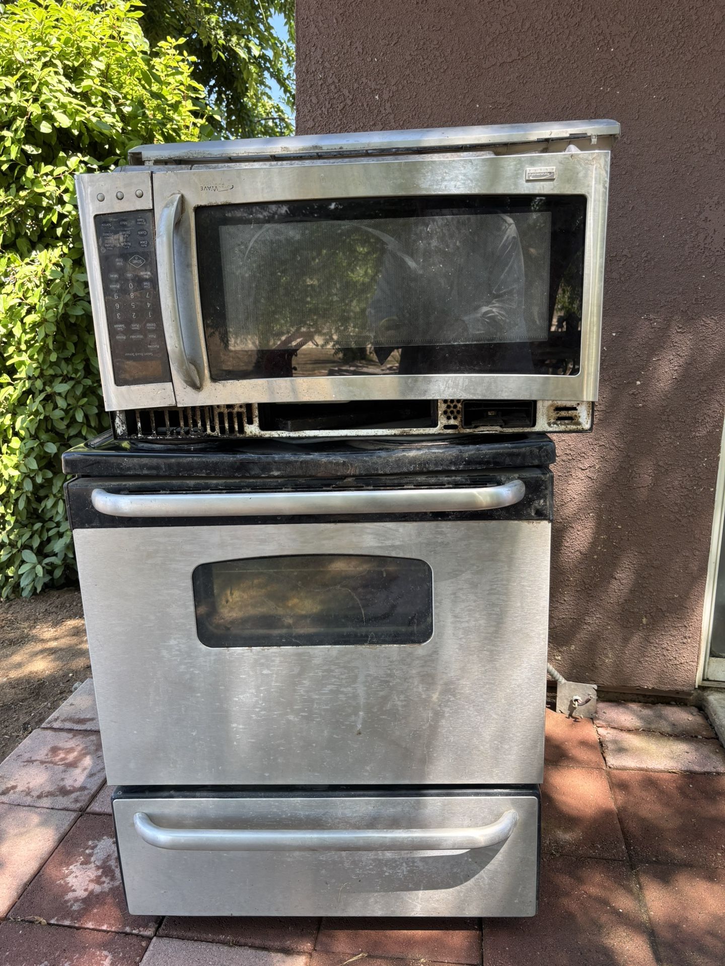 Stove + Microwave
