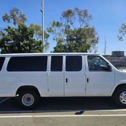 2009 Ford E-350 E350 15 Passenger Van Person