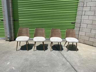 *Free Delivery* 4 Set of Dining Wicker Chairs