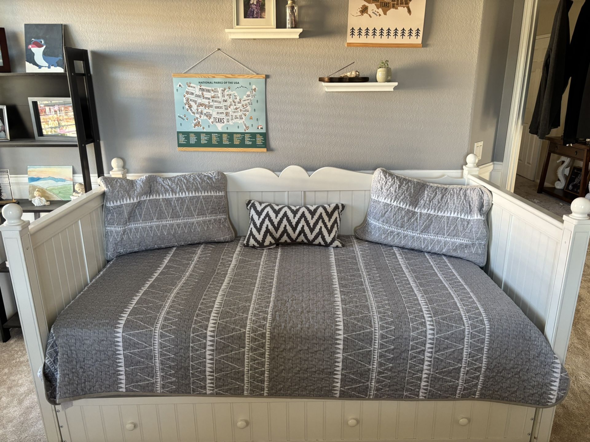 White Shaker-Style Twin Day Bed With Trundle Drawer