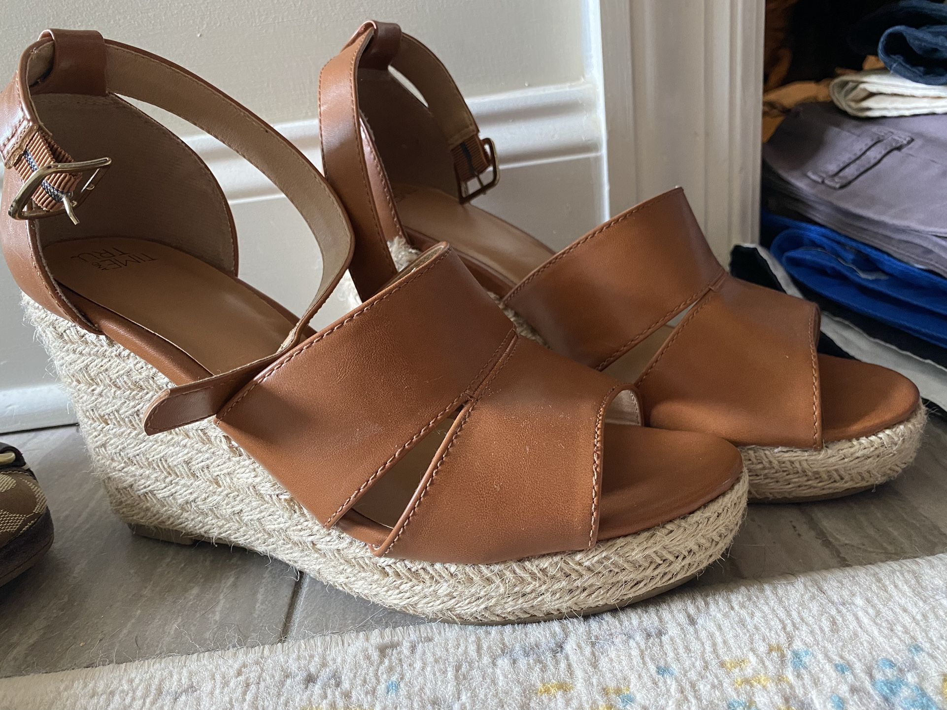 caramel Wedges Sz 9