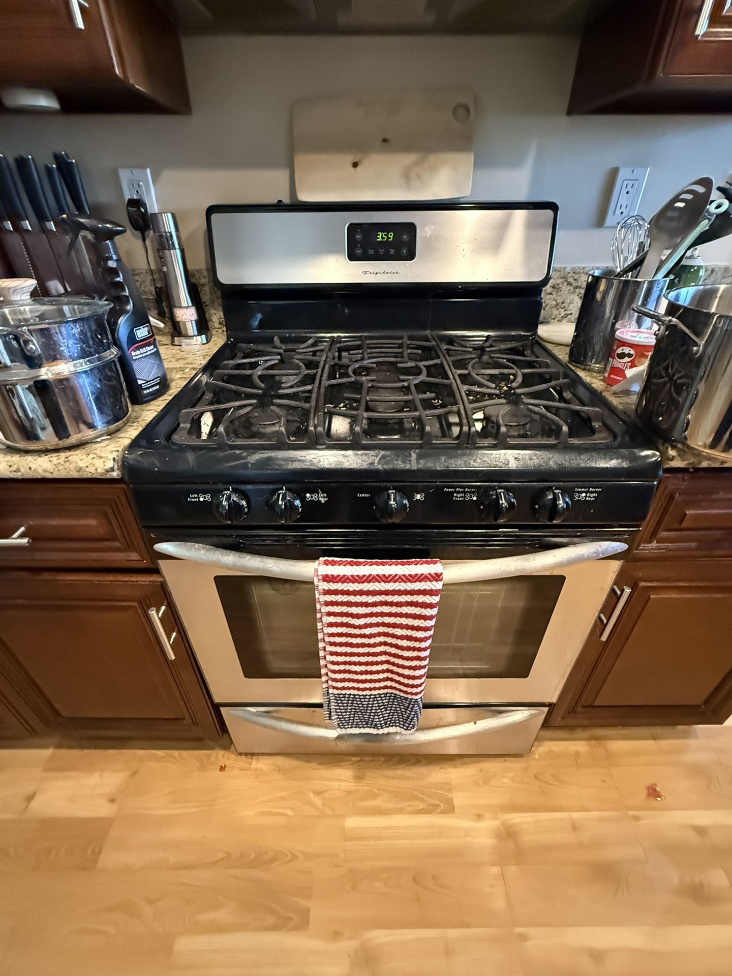 Frigidaire Propane Gas Stove With Griddle Burner! 