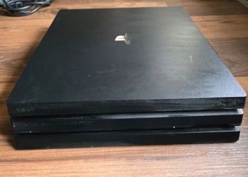 PS4 1TB with 2 Controllers & Double Charger