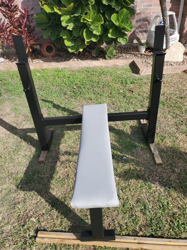 Champion Weightl Bench & Barbell Included