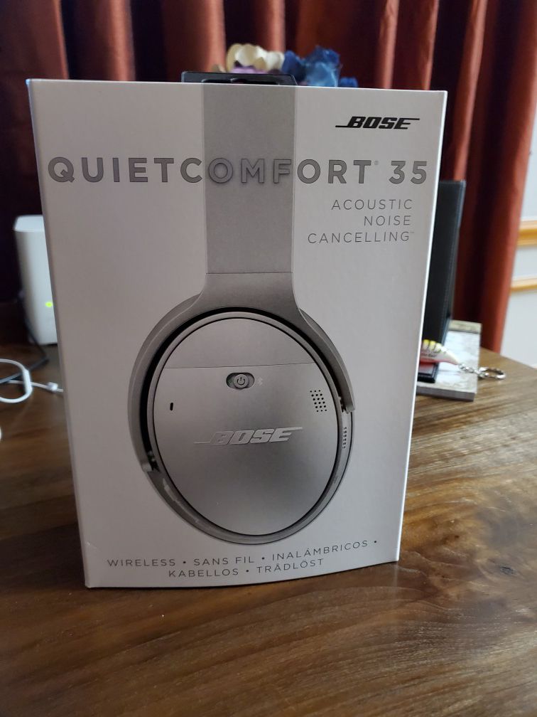 Bose QuietComfort 35 Acoustic Noise Cancelling Wireless Headphones