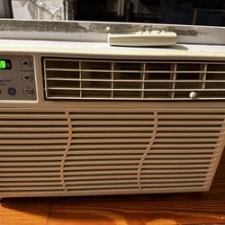 GE 6400 BTU Window Air Conditioner W/Remote and Window Kit