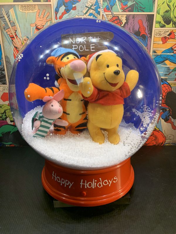 Gemmy Disney Giant Winnie the Pooh North Pole Waterless Snow Globe