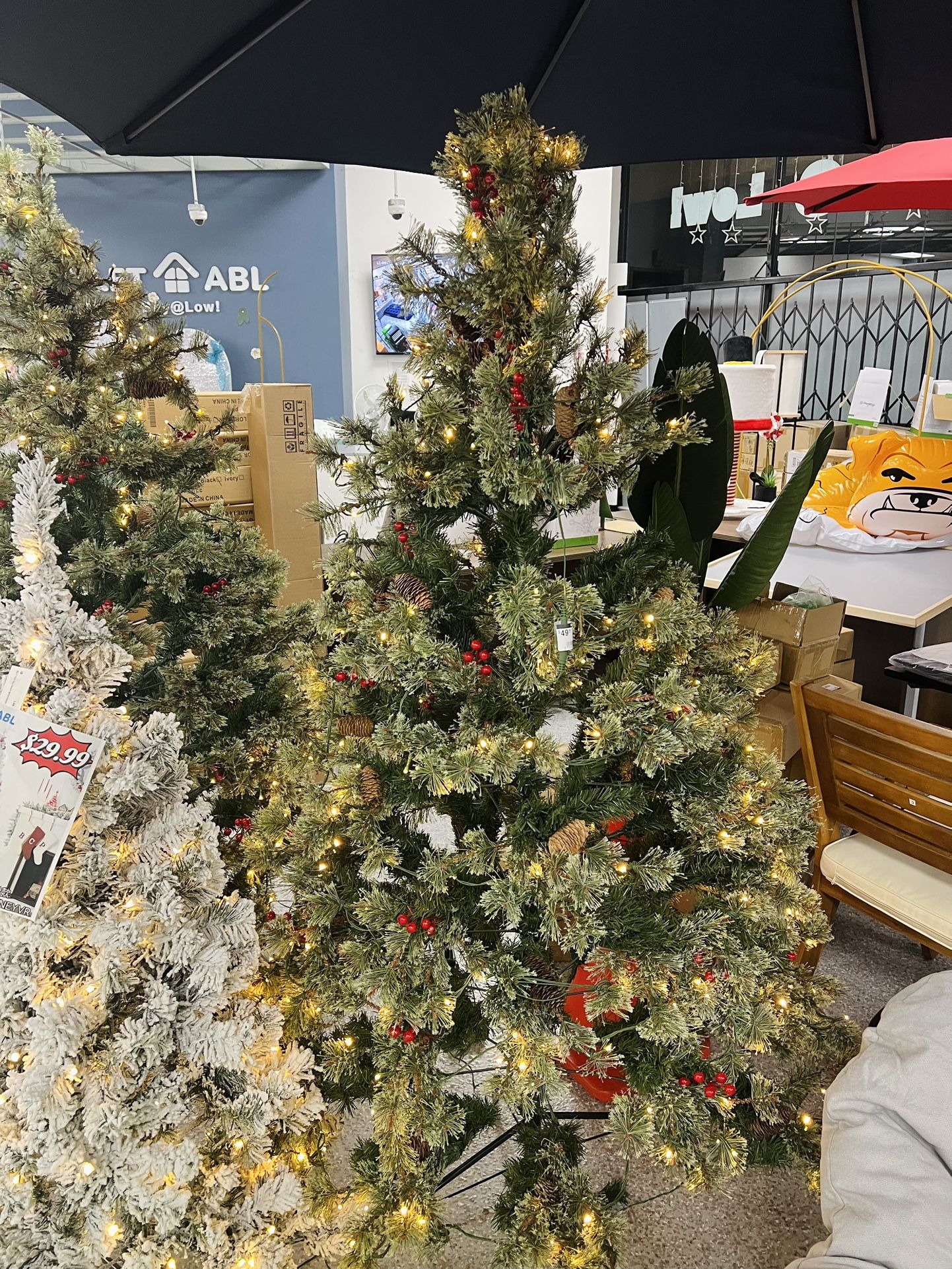 🎄Holiday Favorite! Artificial Christmas Tree with Built-In LEDs