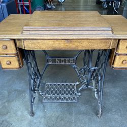 1924 Singer Sewing Machine