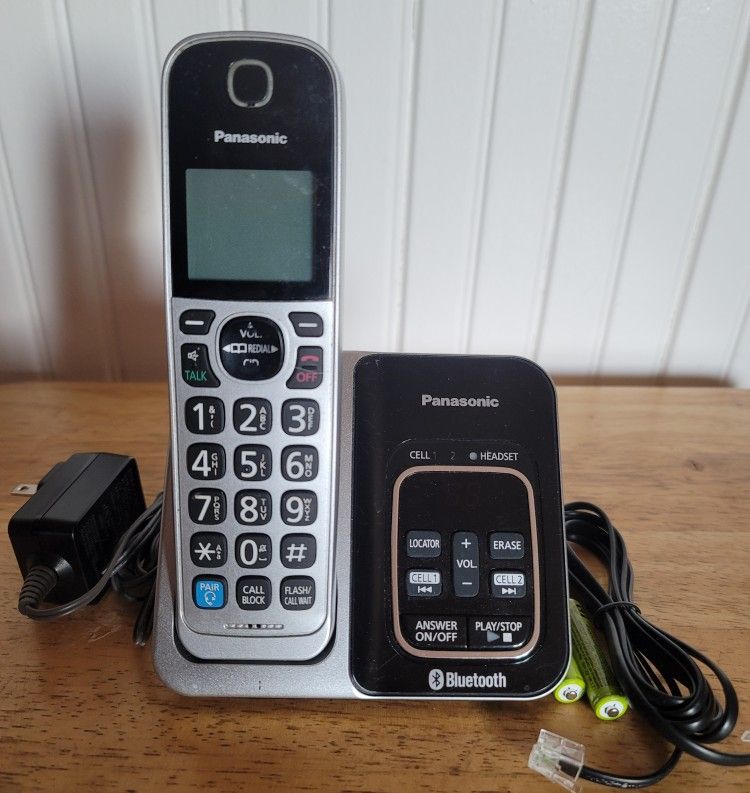 PANASONIC KX-TGD860 Base Unit And Cordless Phone