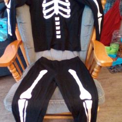 Skeleton outfit/pajamas size: Medium 