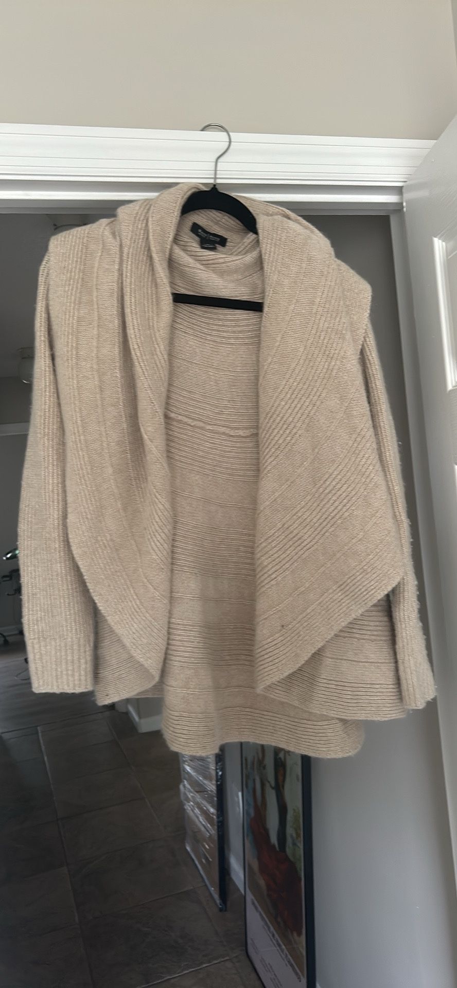 White House Sweater Med