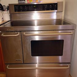 Kenmore 40' Electric Range With glass top And 5 Burners