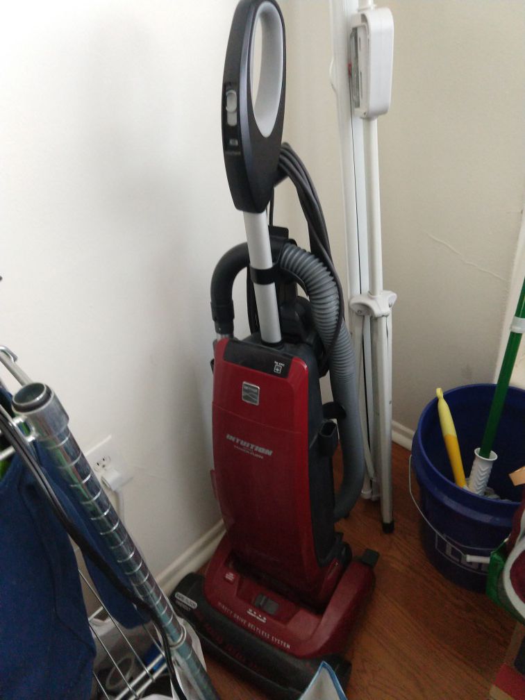 Kenmore vacuum cleaner, intuition with powerflow, with bags