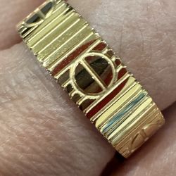 Womens gold ring size 6 & 7 available new