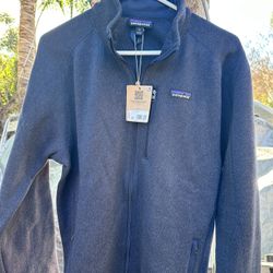 Patagonia Men’s Medium Sweater Jacket New