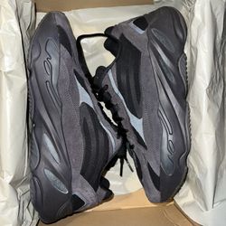 Yeezy 700 