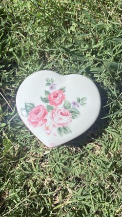 Heart-Shaped Porcelain Trinket Box