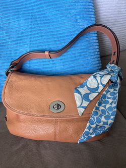 🤩LAST CHANCE SilkTie Coach Leather Bag🤩