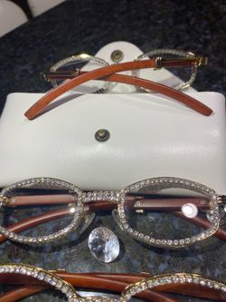 One (1) Millionaire Executive Elegant wooden frame with sparkling lab, diamond ice trim. Comes with a white protective case for secure storage. Comfor