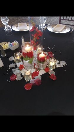 Wedding candle arrangements .vases.mirror.petals.cryatals.roses. U must buy the floating candles. I have 10 setups. They priced $25 each setup