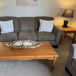 Set Of Two Matching Rustic Wood Farmhouse Coffee Table And End Table!!