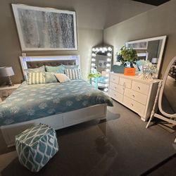 4PC Queen Bedroom Set 