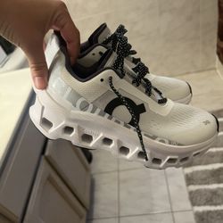 ON CLOUD women’s 6.5 Like New 