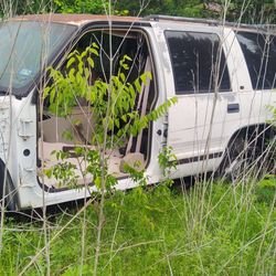 Auto parts 1998 Chevy Tahoe