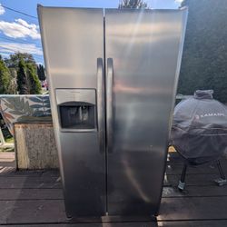 Frigidaire refrigerator 