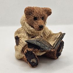 Wilson How Do I Love Thee Boyds Bears & Friends 1993 Figurine Book Reading #2007

Excellent condition,  no box
Approximately 2.5" tall
Smoke free and 
