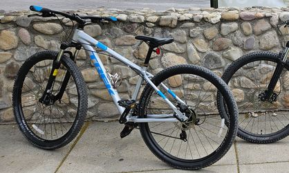 Trek Marlin 4 mountain bike Medium and Small Saddles