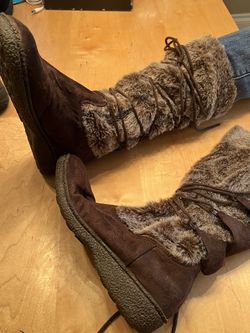 Size 8 (perhaps 8-1/2) Women’s Boots